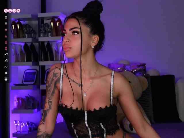 AngelaMyst's chat room