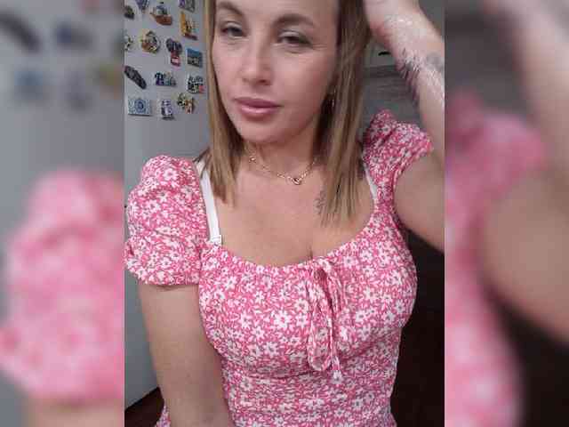 --_Angel_--'s chat room