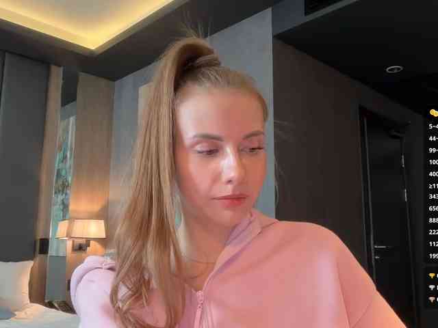 VikkiExtraCheese's chat room