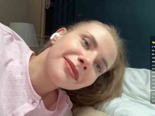 VikkiExtraCheese's chat room