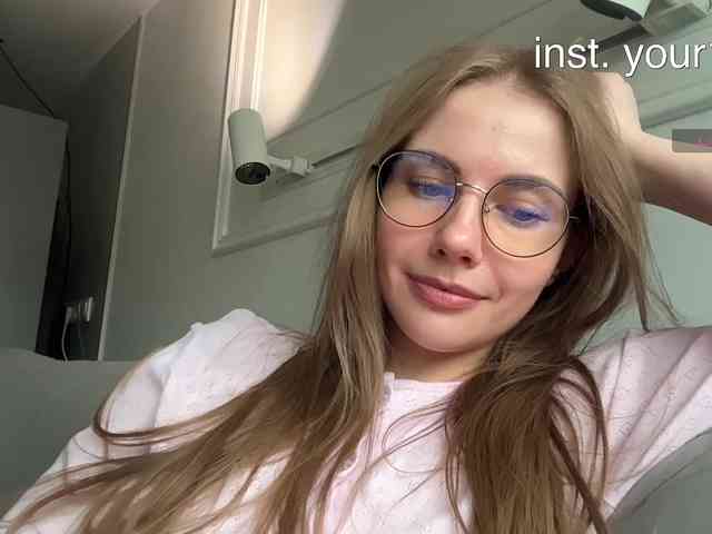VikkiExtraCheese's chat room