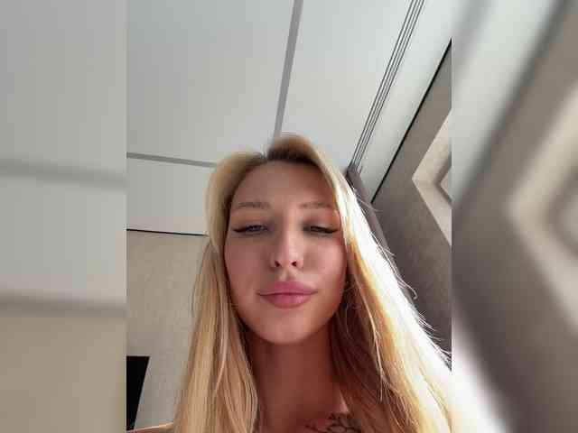 Cristi-Candy's chat room