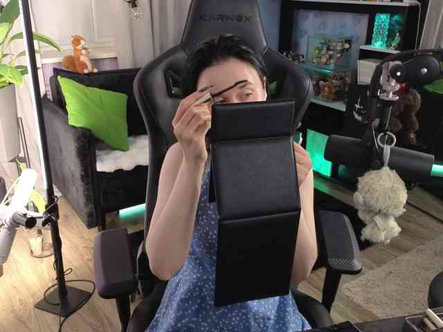 Kira_Li_Lime's chat room