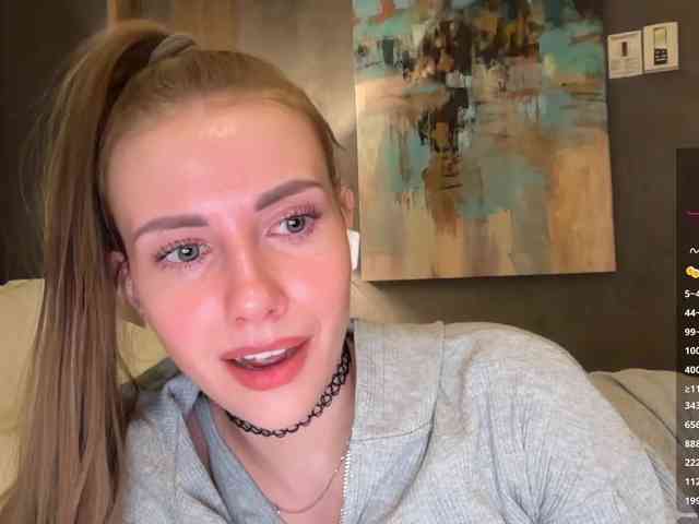 VikkiExtraCheese's chat room