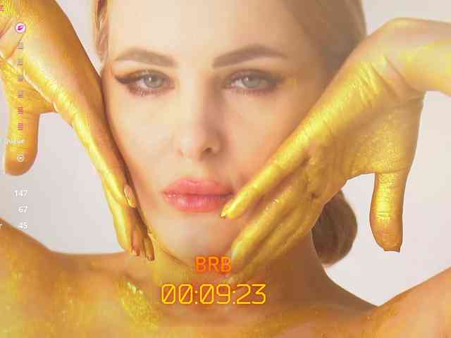 _Lady_M_'s chat room