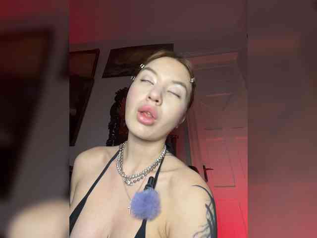 LINA69FEMDOM's chat room