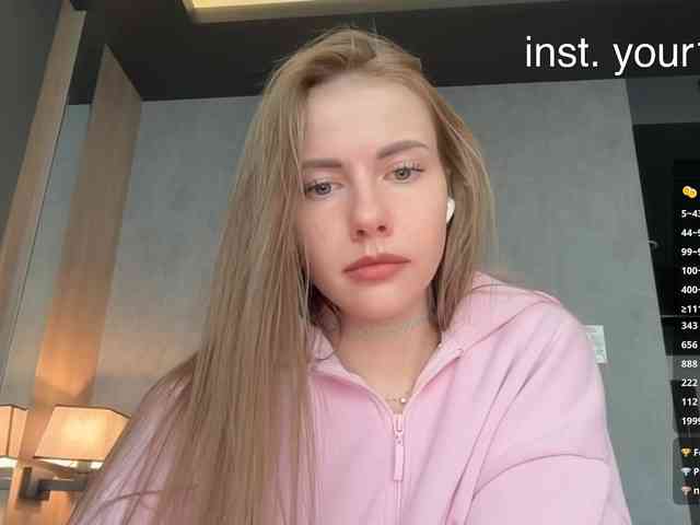 VikkiExtraCheese's chat room