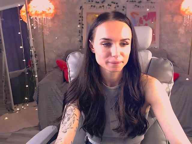 NicoleMerz's chat room