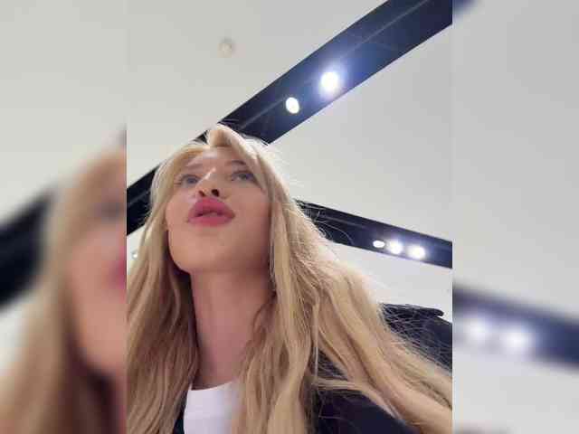 Cristi-Candy's chat room