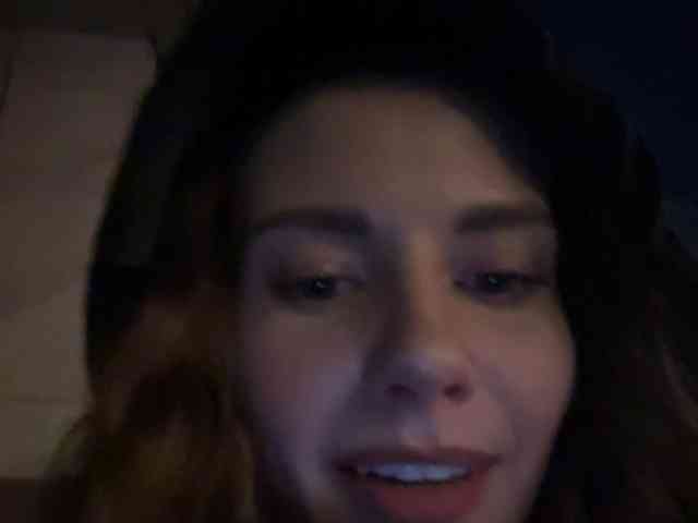 VikkiExtraCheese's chat room