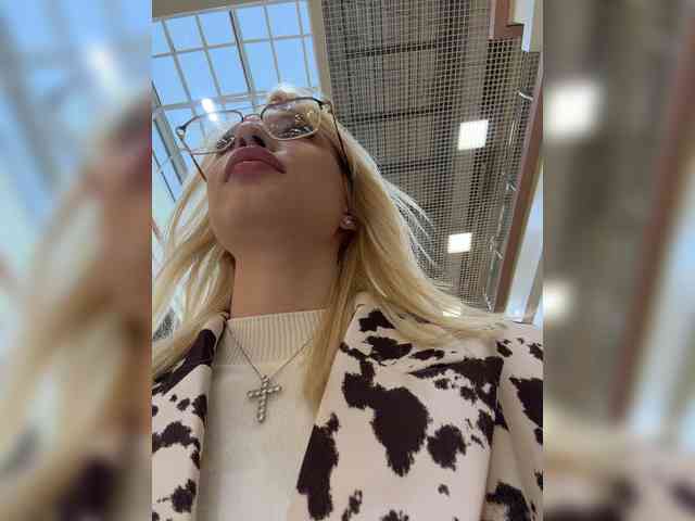 Cristi-Candy's chat room