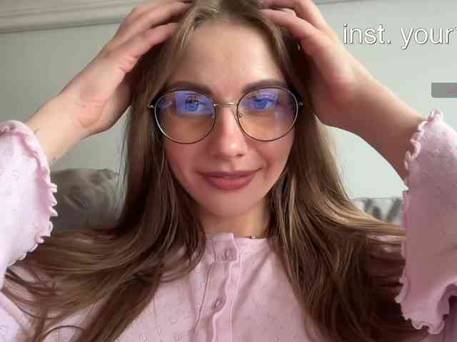 VikkiExtraCheese's chat room