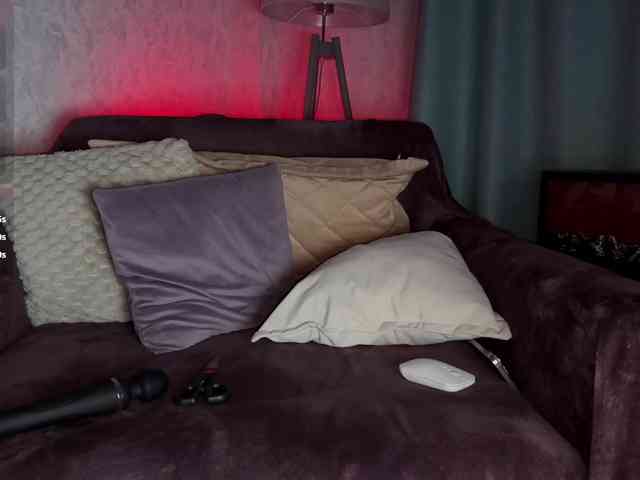 PinkFoxya's chat room