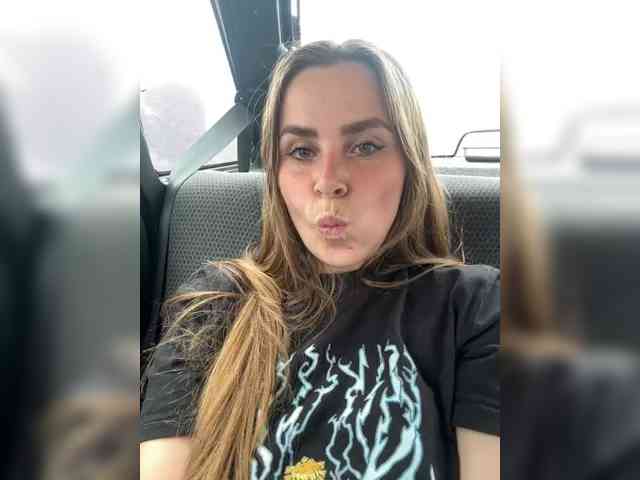 LolaSexxx's chat room