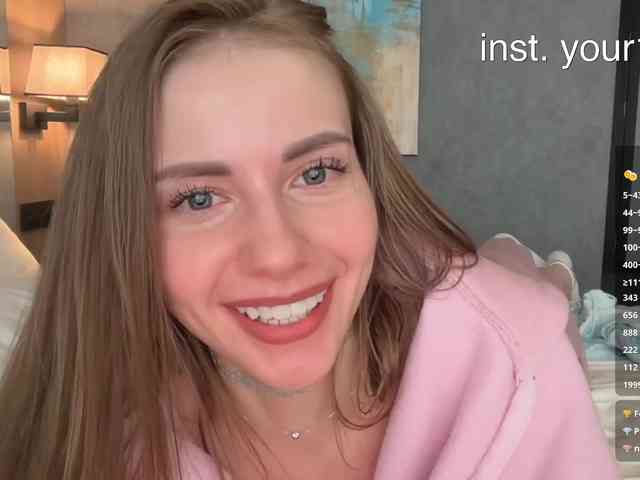 VikkiExtraCheese's chat room