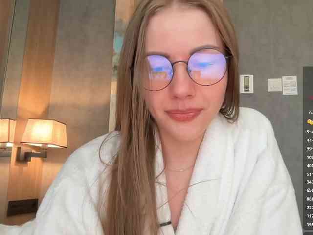 VikkiExtraCheese's chat room