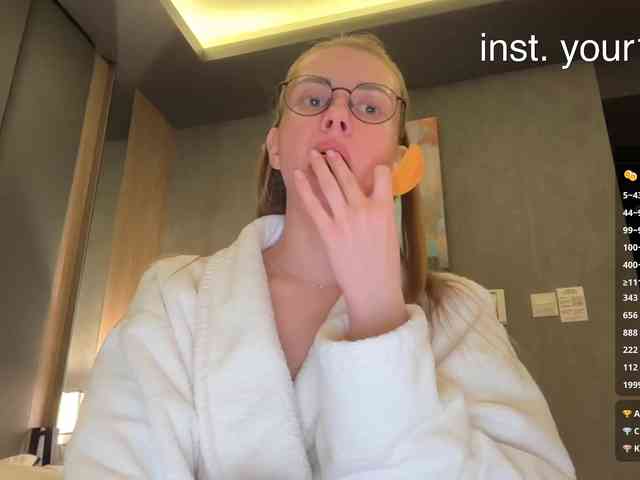 VikkiExtraCheese's chat room