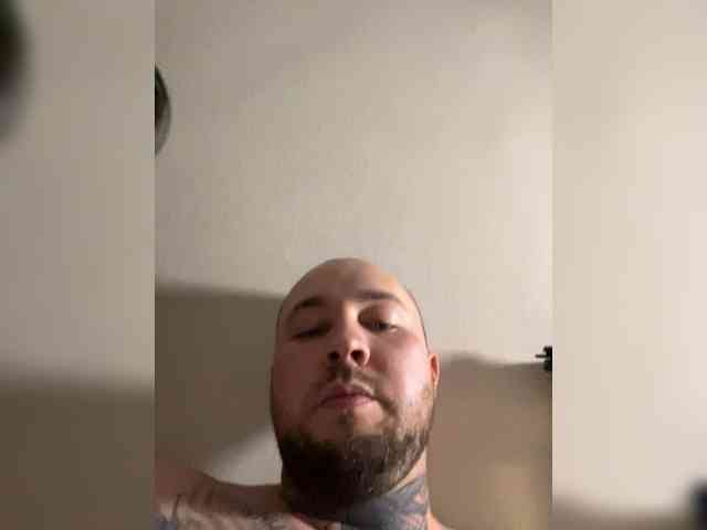 GiveMeCash's chat room