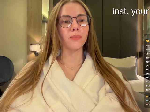 VikkiExtraCheese's chat room