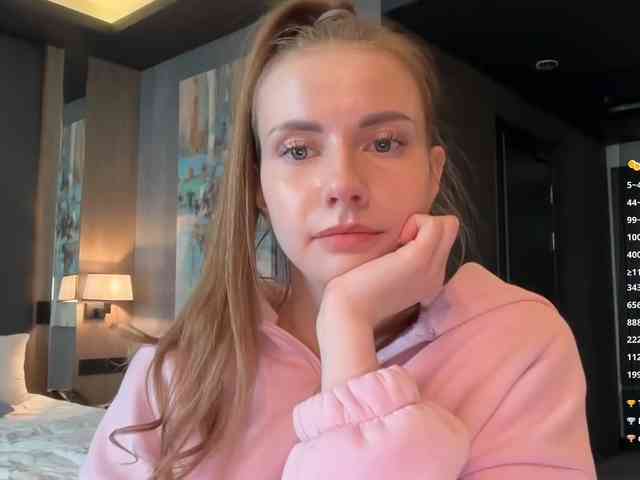 VikkiExtraCheese's chat room