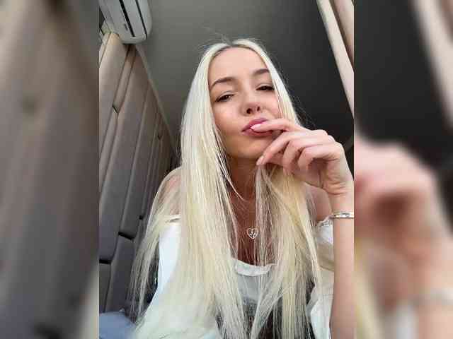 WhiteGirl-one's chat room