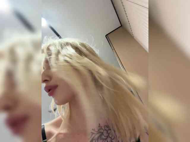 Cristi-Candy's chat room