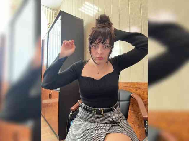 LustySass's chat room