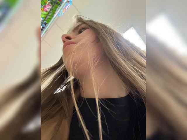 LolaSexxx's chat room