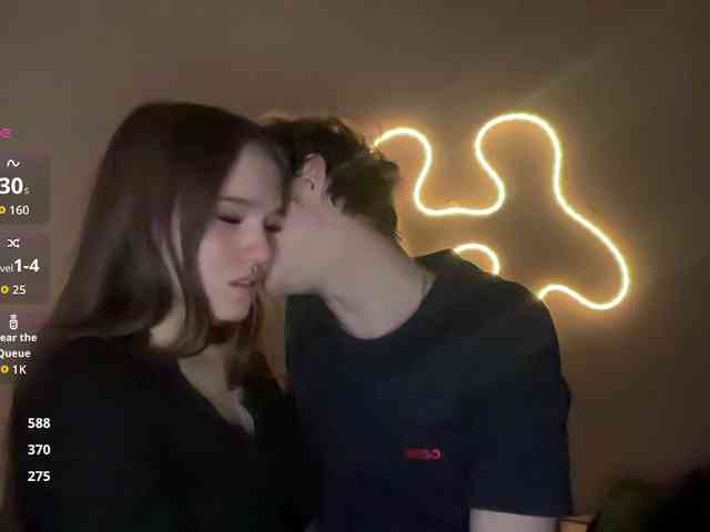 titsDestroy2007's chat room