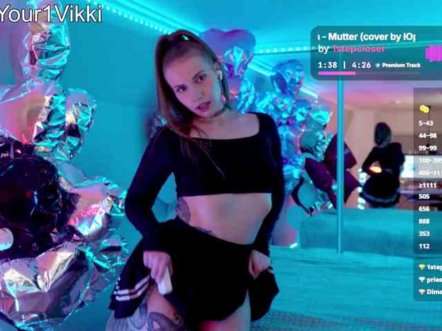 VikkiExtraCheese's chat room