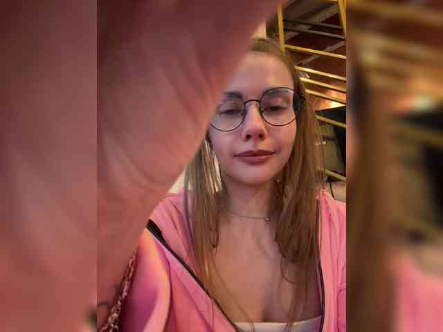 VikkiExtraCheese's chat room