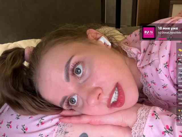 VikkiExtraCheese's chat room