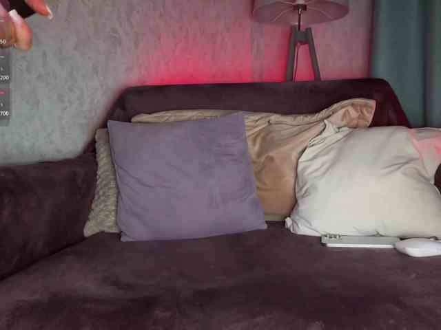 PinkFoxya's chat room