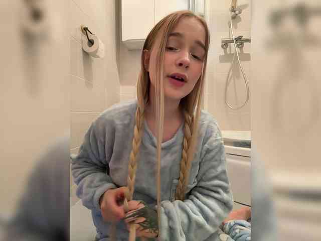 MimiMila's chat room