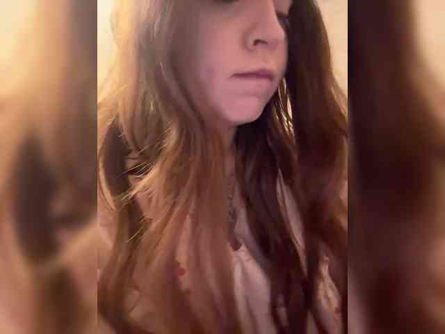 LittleDelora's chat room