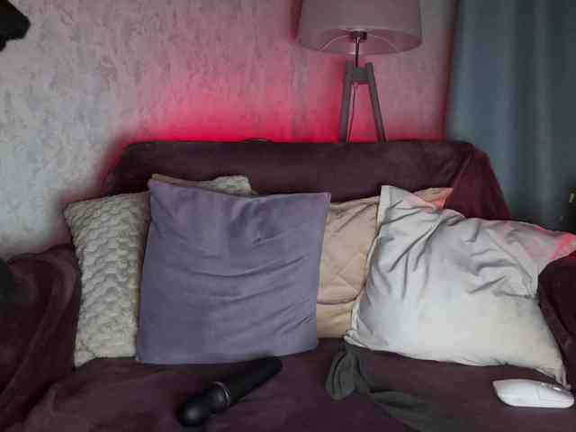 PinkFoxya's chat room