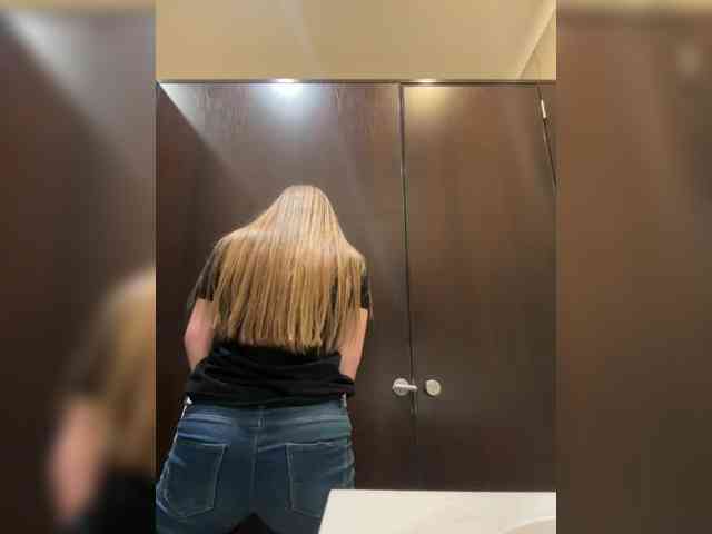 LolaSexxx's chat room