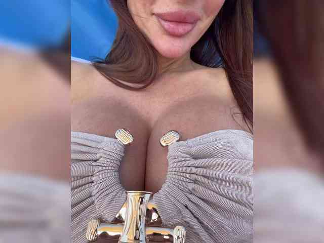 OrgazMia's chat room