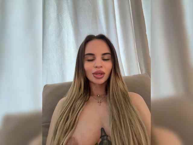 LedyMiya's chat room