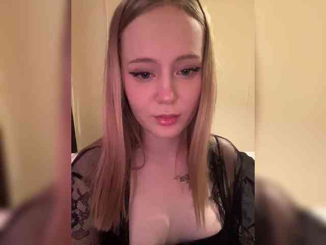 Mia_Wells's chat room