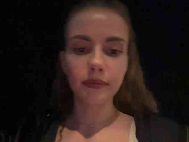 VikkiExtraCheese's chat room