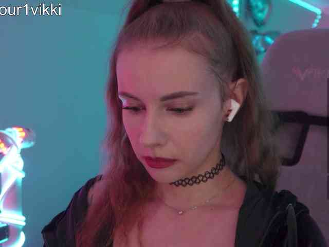 VikkiExtraCheese's chat room