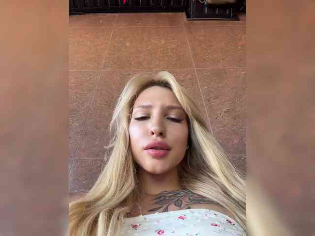 Cristi-Candy's chat room