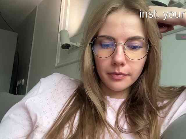 VikkiExtraCheese's chat room