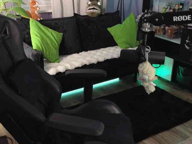 Kira_Li_Lime's chat room
