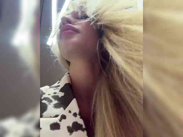Cristi-Candy's chat room