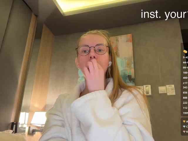 VikkiExtraCheese's chat room