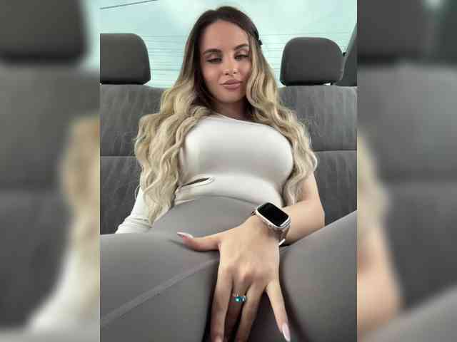 LedyMiya's chat room