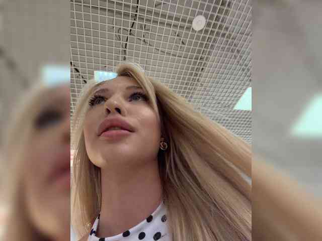 Cristi-Candy's chat room