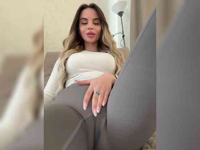 LedyMiya's chat room